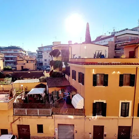 Oasi Urbana: Confort E Stile דירה